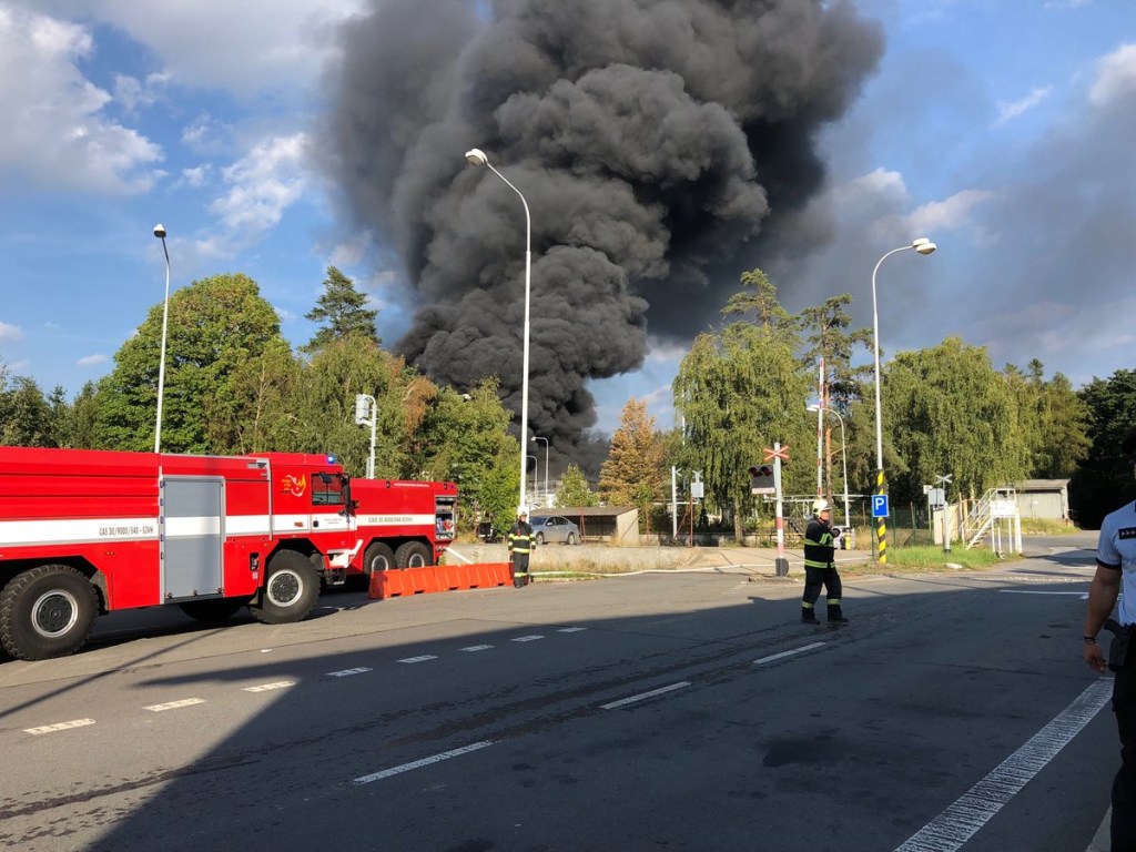 В Чехии загорелся склад с нефтепродуктами, есть пострадавшие (ФОТО)