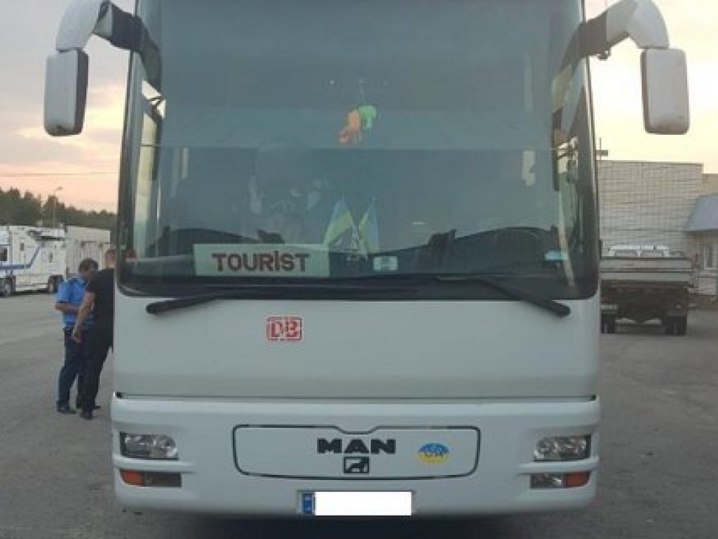 Во Львовской области в туристическом автобусе таможенники нашли 400 кг сыра