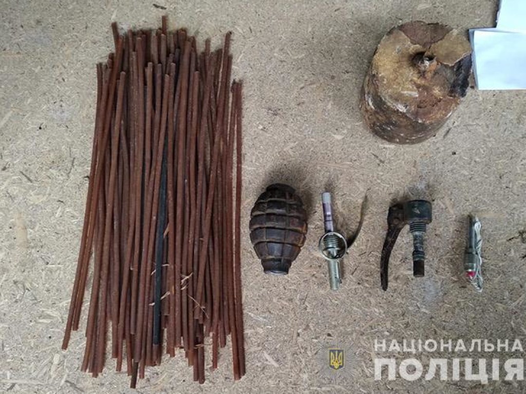 На Тернопольщине полиция изъяла у местного жителя арсенал оружия (ФОТО)