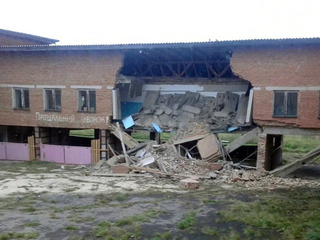 В России во время занятий произошло обрушение в школе (ФОТО)