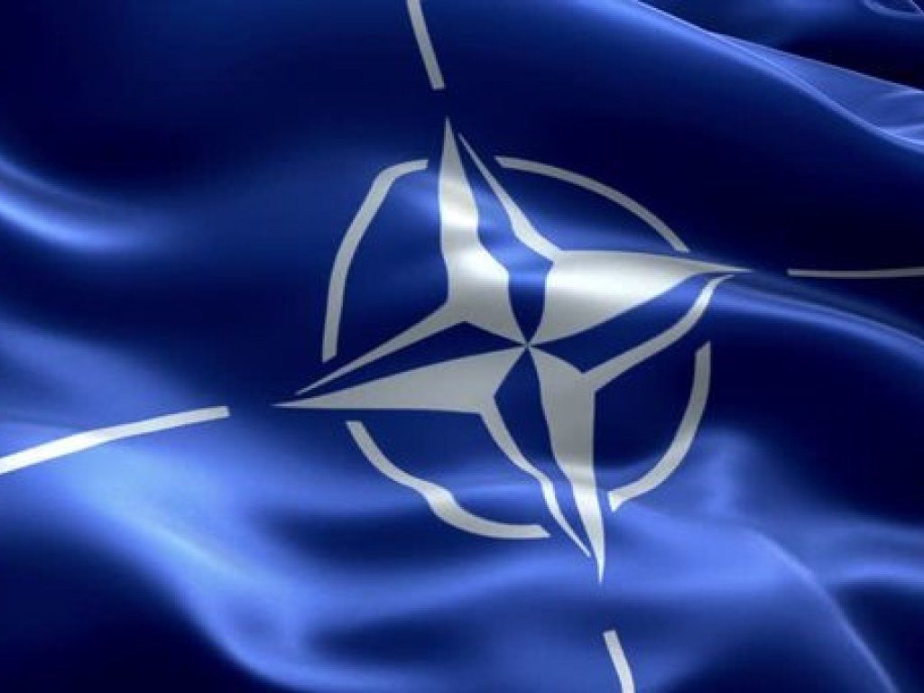 В НАТО коррупцию назвали гибридной угрозой для Украины