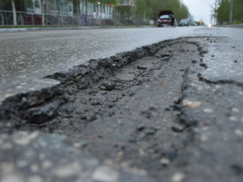 Дорог в Киеве ремонтировали много, но некачественно – экс-мэр столицы