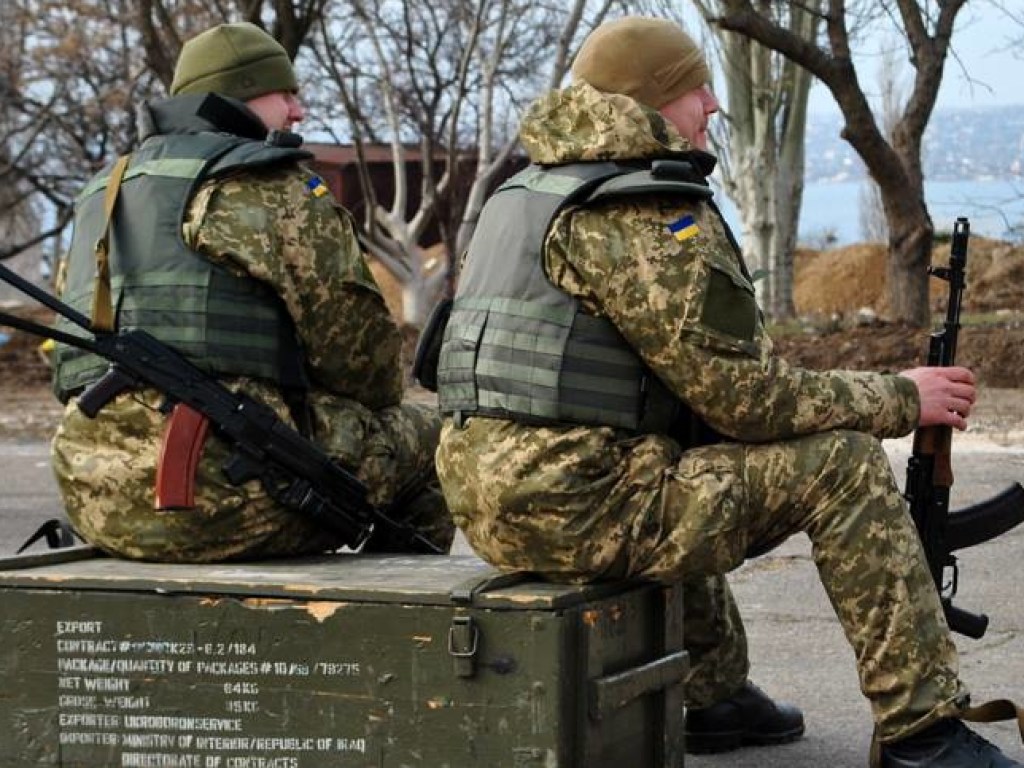На Донбассе двое украинских военных получили ранения