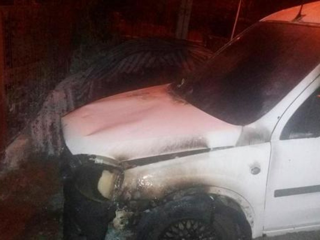 На Буковине за ночь сожгли два автомобиля   