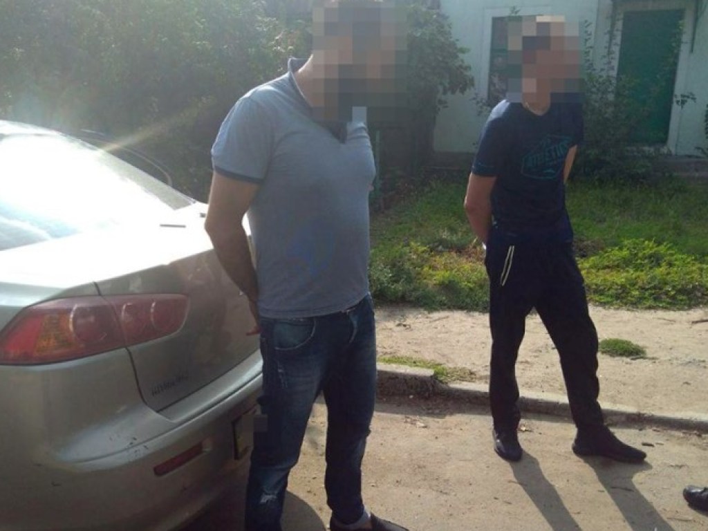 В Николаеве у мужчины двое злоумышленников отобрали сумку (ФОТО)