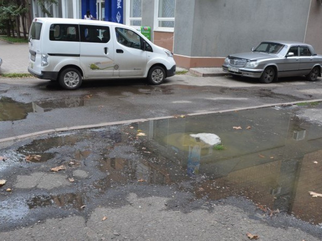 В Николаеве прорвало канализацию (ФОТО)