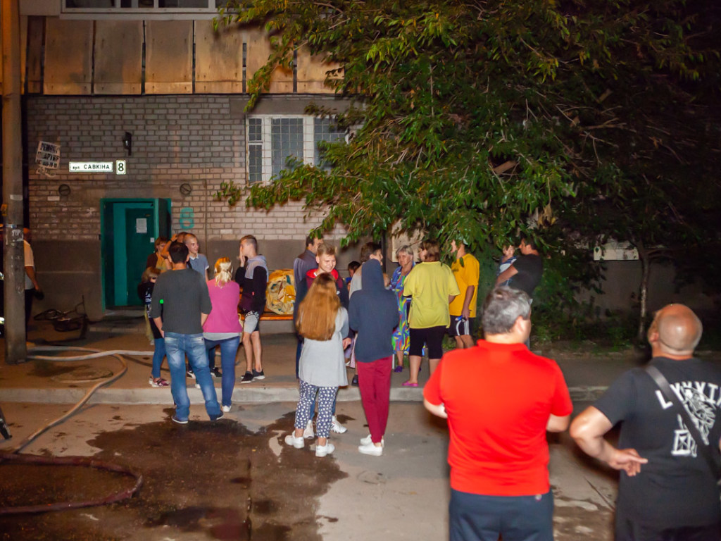 В Днепре горела  14-этажка: спасатели эвакуировали жильцов (ФОТО, ВИДЕО)