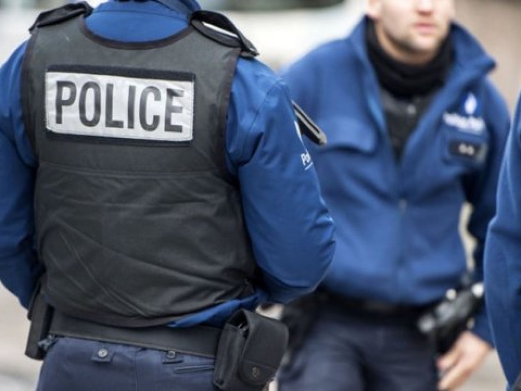 На юге Франции автомобиль наехал на посетителей бара: есть пострадавшие (ФОТО)
