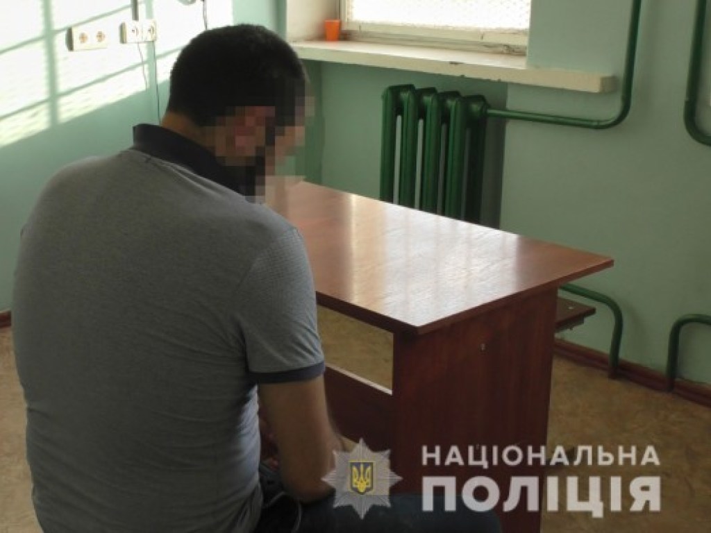 Избили и отобрали сумку с деньгами: в Николаеве задержали двух рецидивистов (ФОТО)