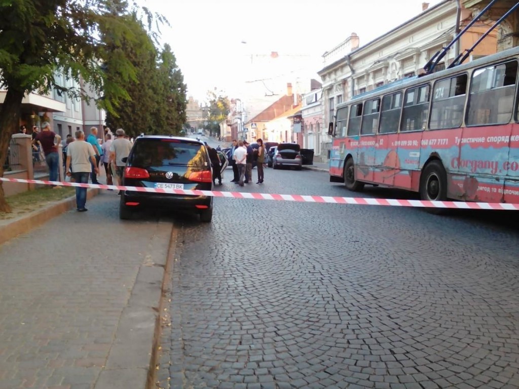 В Черновцах полицейская машина поучаствовало в масштабном ДТП (ФОТО)