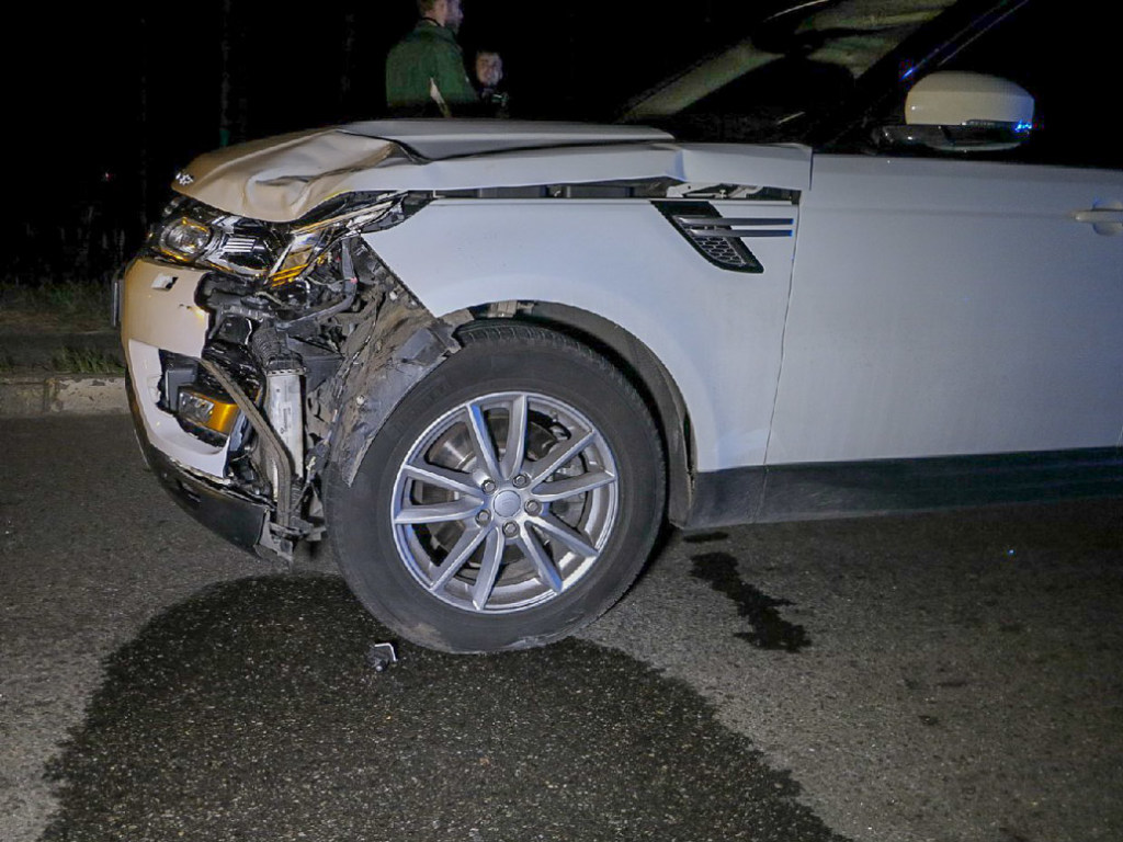 Под Киевом Range Rover насмерть сбил пьяного парня (ФОТО)