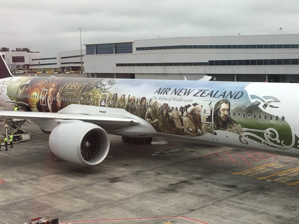 Заболели 10 пассажиров: В Новой Зеландии приземлился зараженный самолет