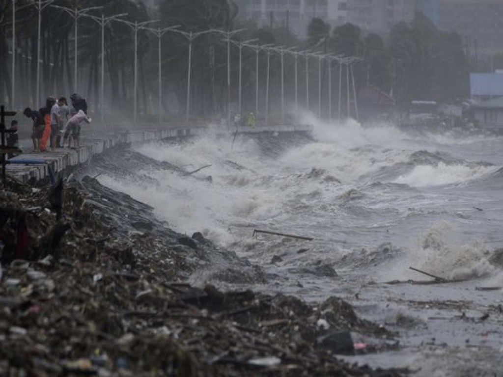 Сильнее урагана «Флоренс»: На Филиппины обрушился супертайфун «Мангхут» (ФОТО, ВИДЕО)