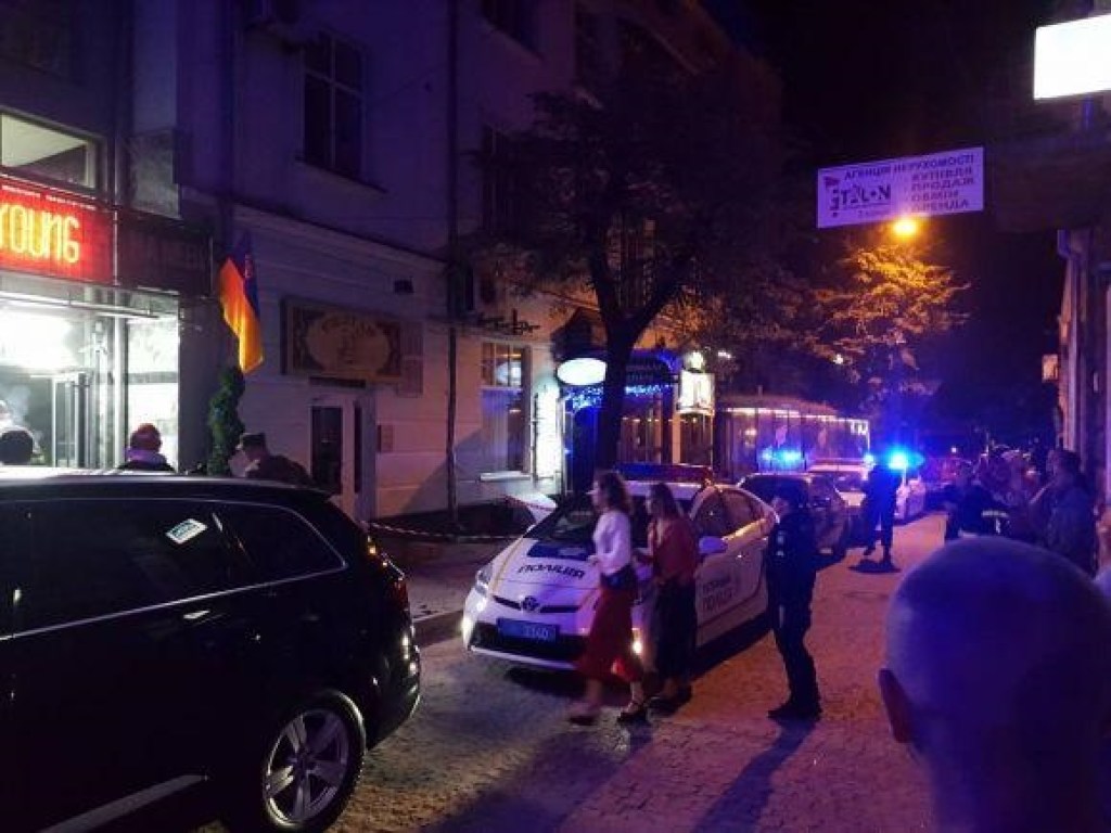 В Тернополе пьяный 21-летний парень упал с террасы ресторана на 6 этаже (ФОТО)
