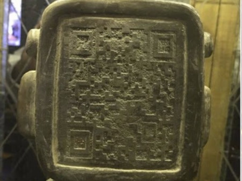 На голове древней статуи майя нашли странный Qr-код (ФОТО)