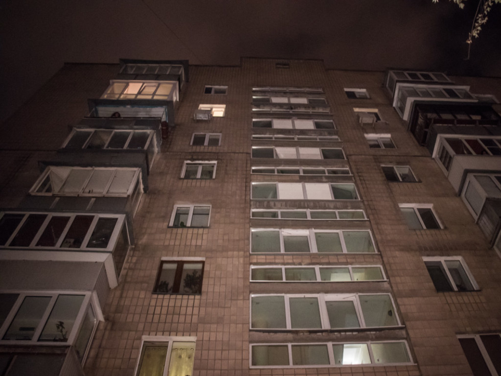 Из-за короткого замыкания в Киеве загорелась квартира в многоэтажке (ФОТО, ВИДЕО)