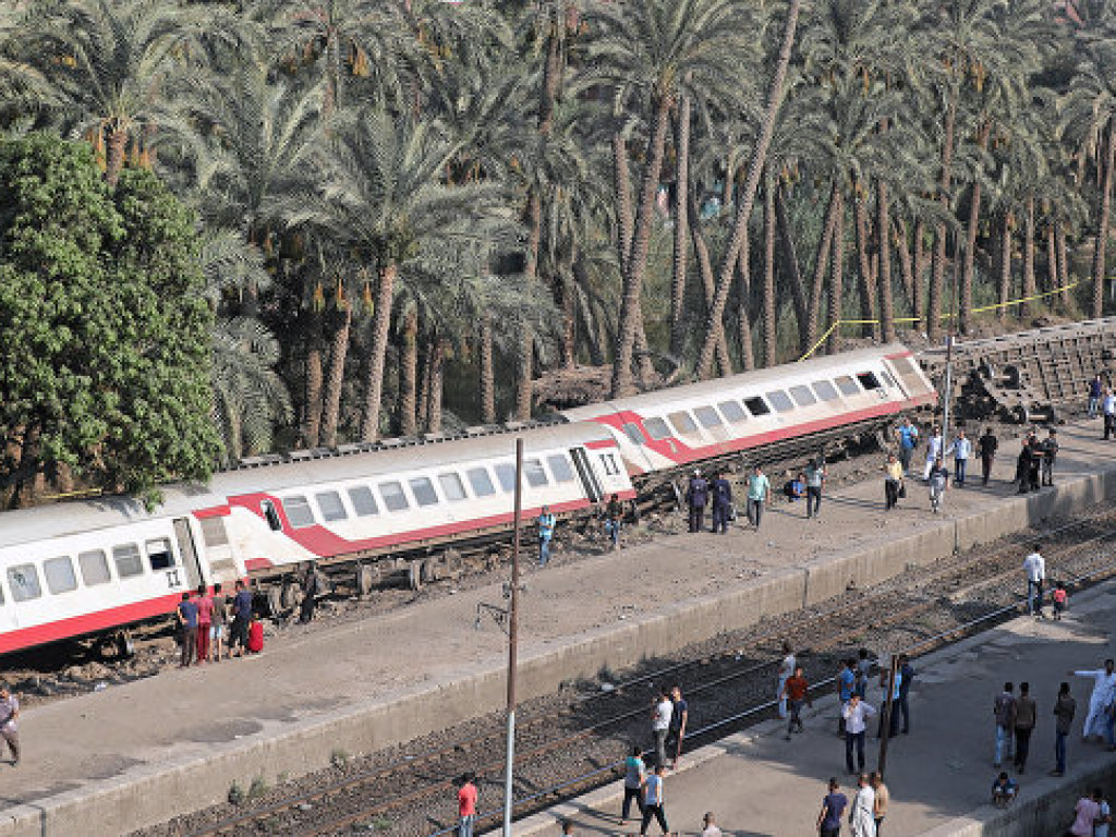 Пассажирский поезд сошел с рельсов в Египте: есть пострадавшие