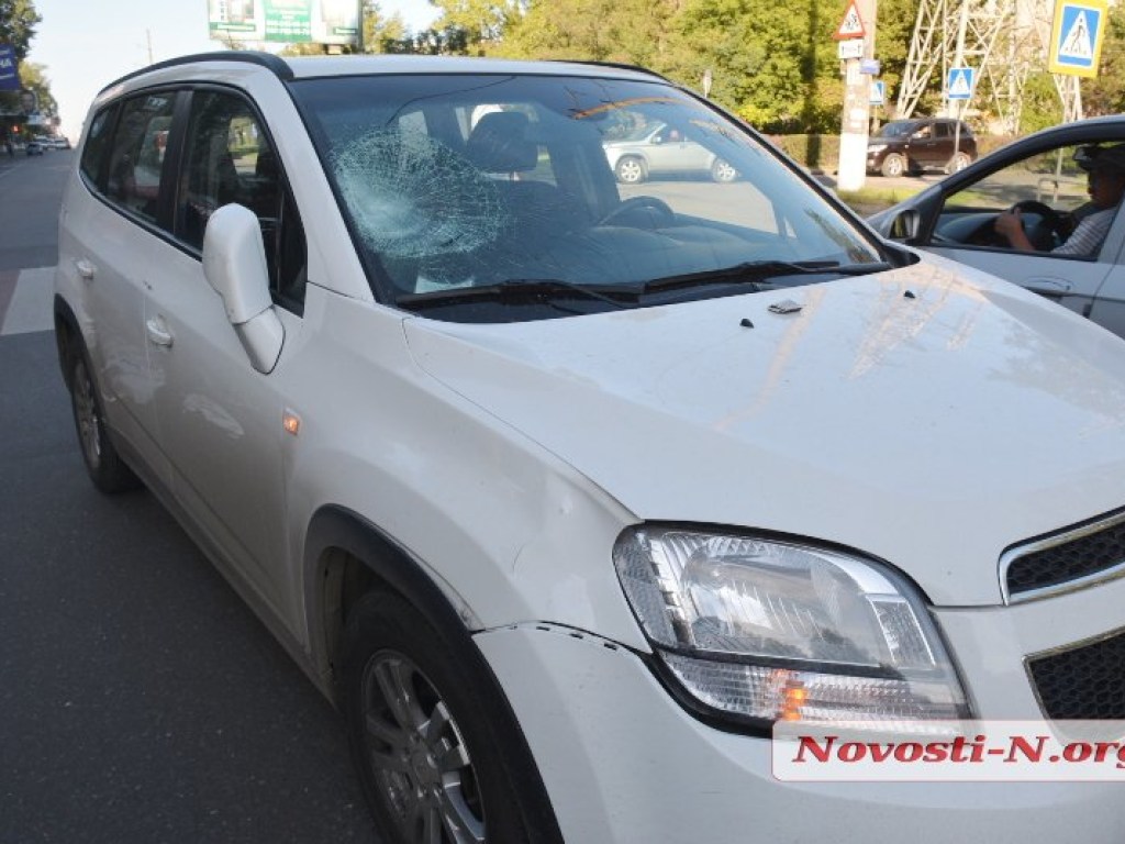 В Николаеве женщина за рулем Chevrolet сбила на «зебре» двух девушек (ФОТО)