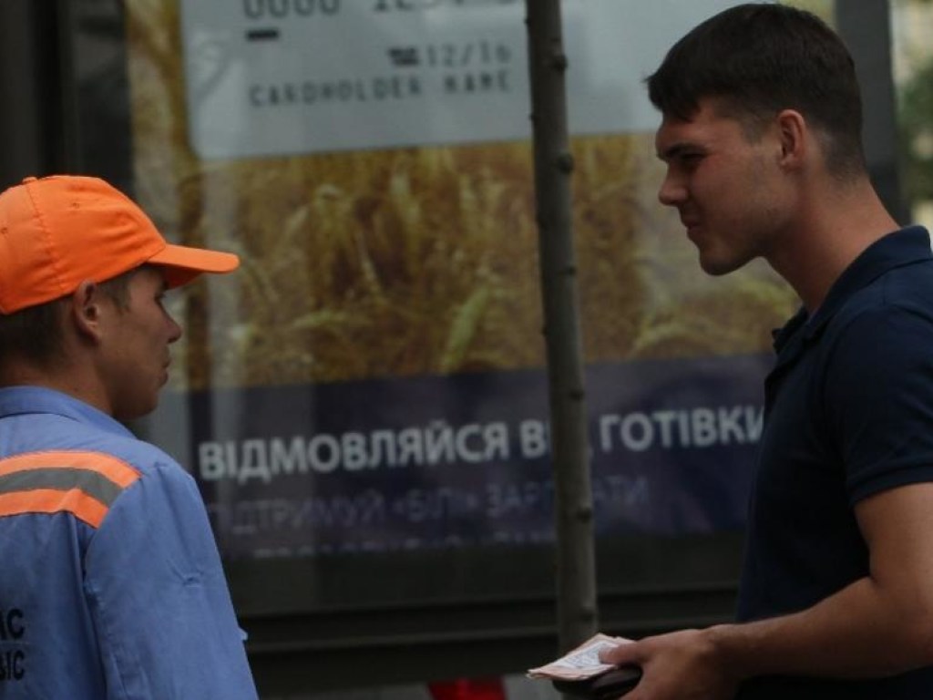 В Киеве парковщик с криминальными замашками нахамил журналисту (ВИДЕО)