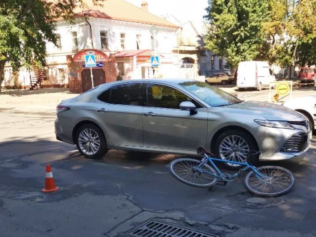 В Николаеве водитель Toyota сбила велосипедиста (ФОТО)