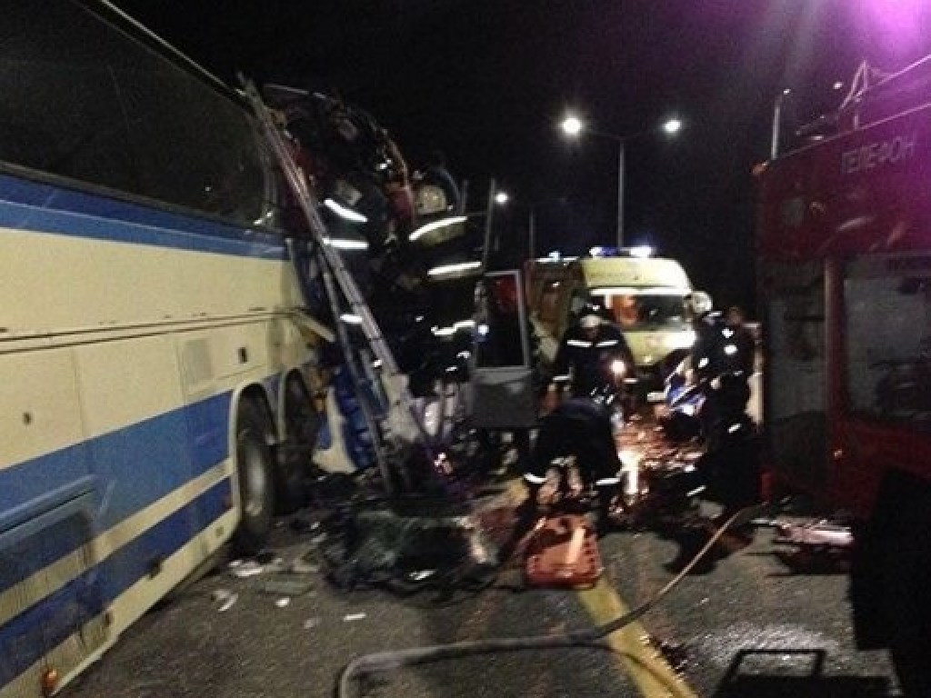 В столкновении автобусов на платной трассе в РФ погибли пять человек, 14 ранены (ФОТО, ВИДЕО)