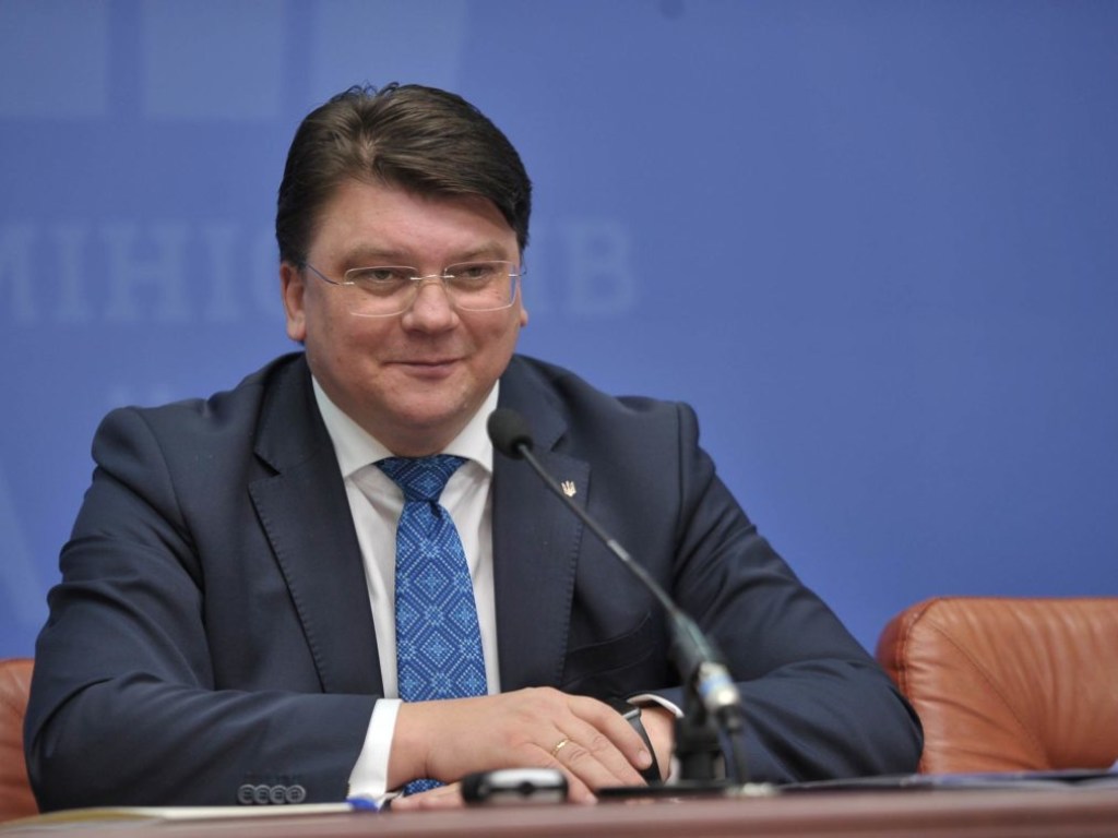 В августе министр Жданов получил повышенную зарплату