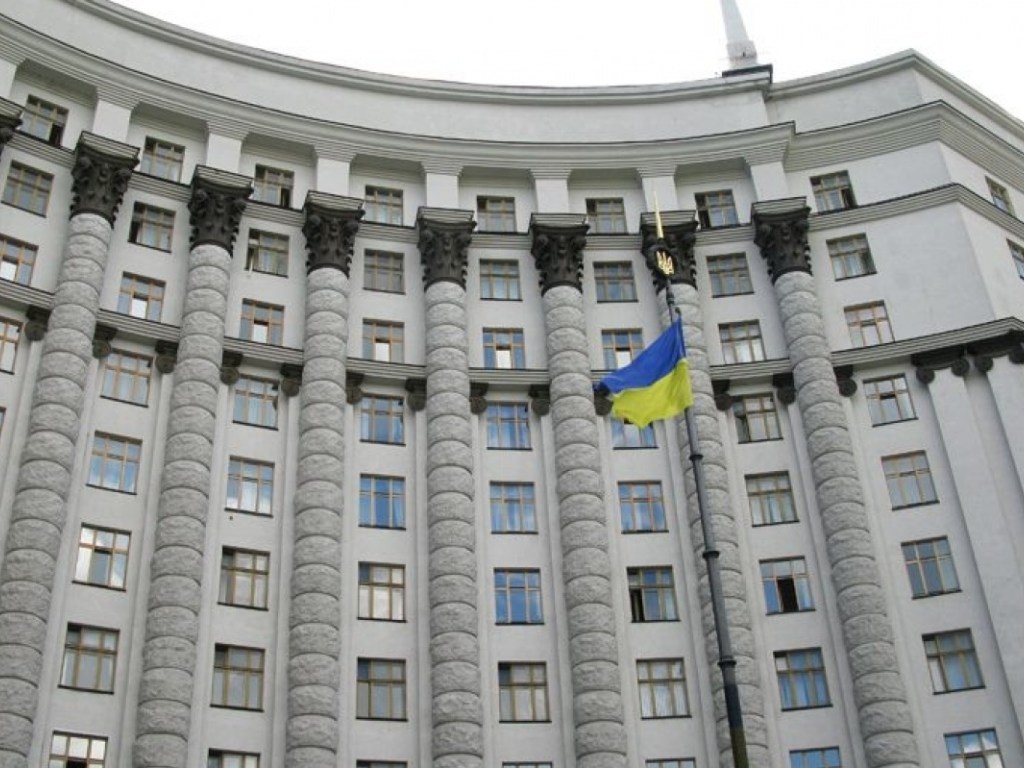 Кабмин отстранил руководство Гослекслужбы, необоснованно запрещавшего вакцинацию украинцев