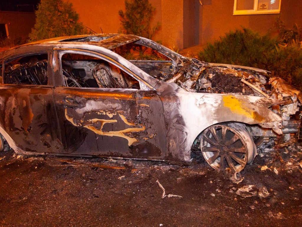 В Киеве дотла сгорел Lexus 