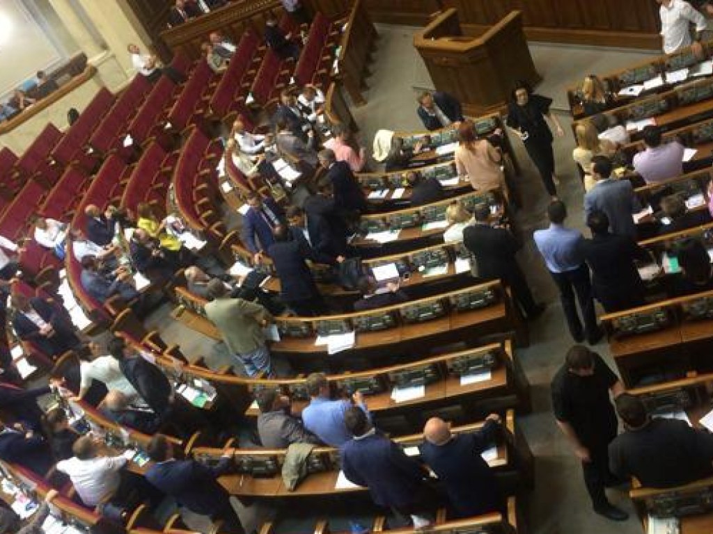 Парламент взял курс на снятие депутатского иммунитета