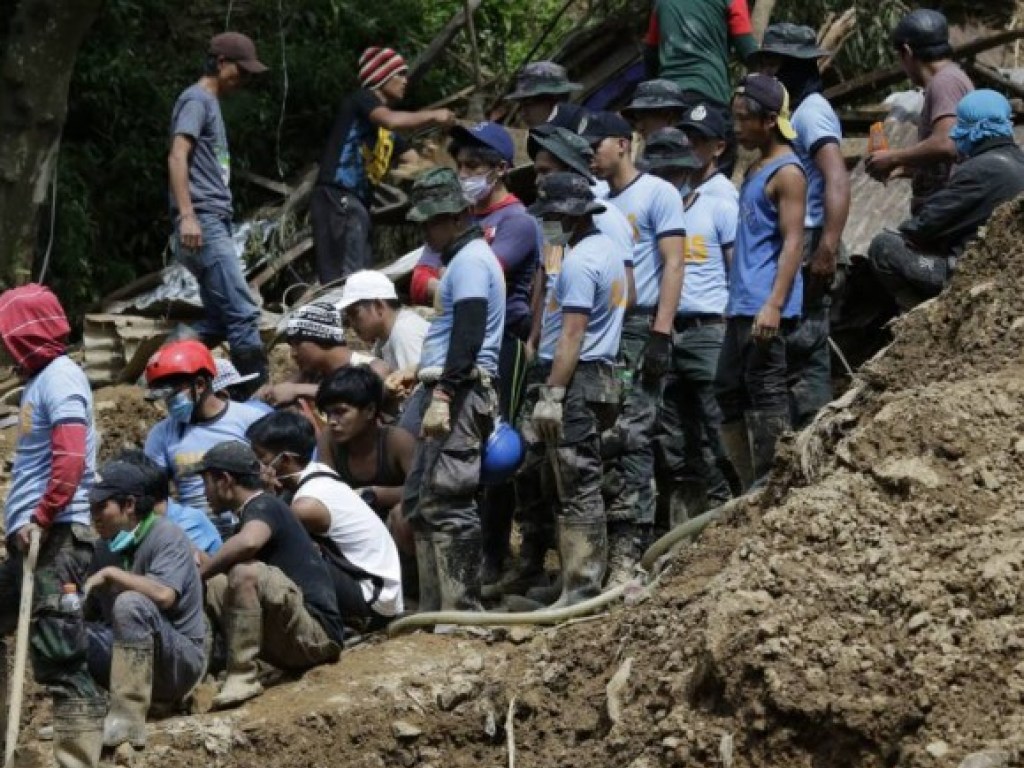 На Филиппинах сошел оползень: 8 человек погибли, десятки пропали без вести
