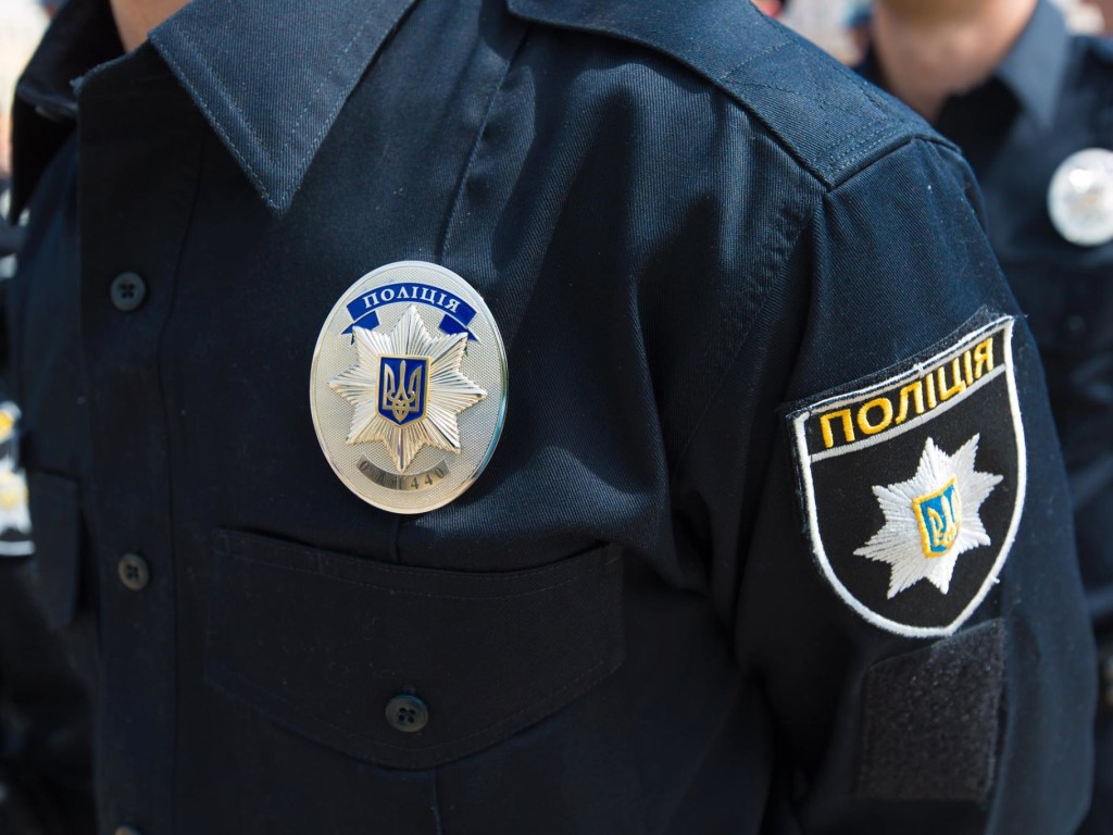 На трассе Киев-Чоп нетрезвая женщина-водитель разбила авто, убегая от патрульных (ВИДЕО)