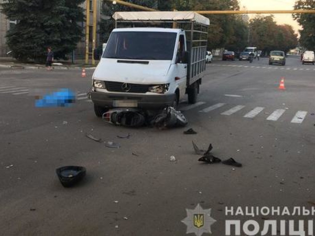 Пьяное ДТП в Гуляйполе: мопед врезался в грузовик, погиб 44-летний мужчина (ФОТО)