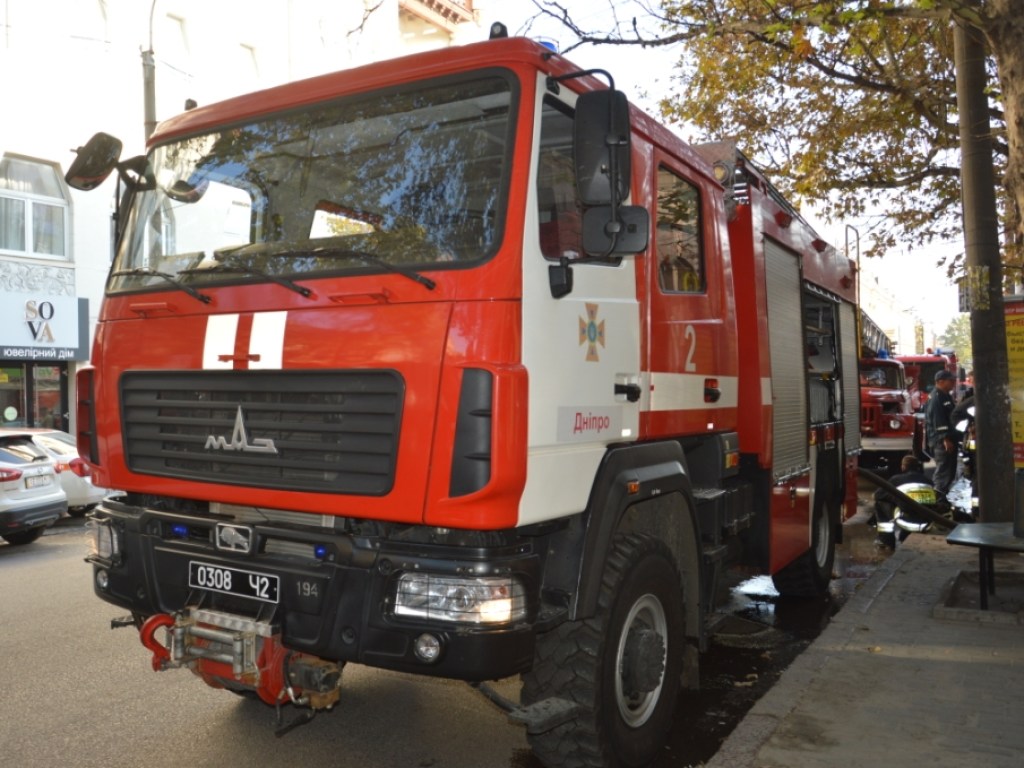 В центре Днепра произошел пожар в офисе: сгорело оборудование (ФОТО)