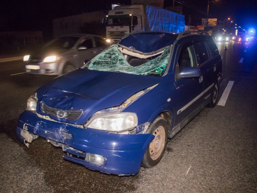 На столичной окружной дороге Opel насмерть сбил пешехода-нарушителя (ФОТО, ВИДЕО)