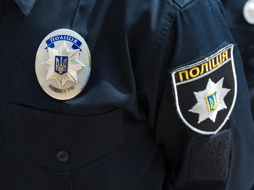 В Киеве на улице Семеренко мужчина открыл стрельбу по детской площадке 