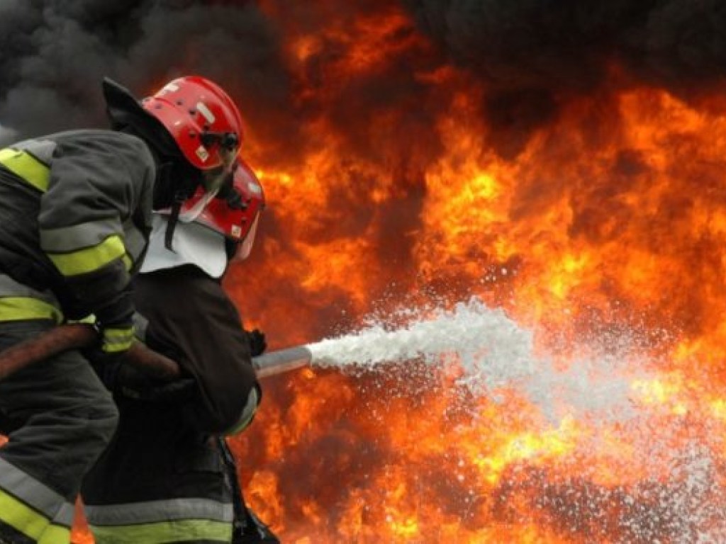 В Сумах из-за пенсионера загорелся газопровод, пожар тушили 15 часов (ВИДЕО)