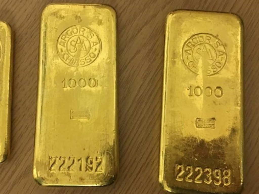 Немец нашел в купленном шкафу 2,5 килограмма золота стоимостью почти 85 тысяч евро