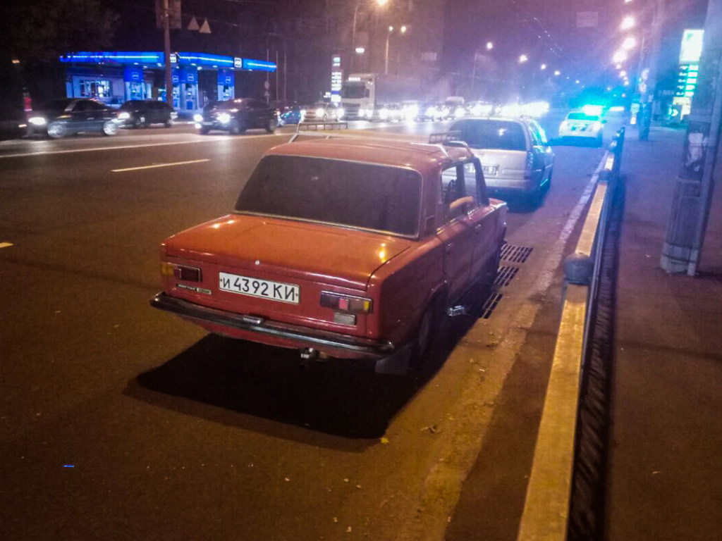 В Киеве пьяный водитель «копейки» с семьей в салоне врезался в Opel и пытался сбежать (ФОТО)