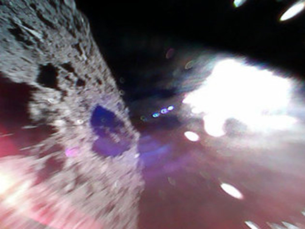 Два японских мини-робота совершили первую в истории успешную посадку на астероид (ФОТО)