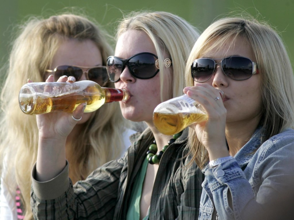 Почти половина украинских подростков в возрасте 15-19 лет употребляют алкоголь – ВОЗ