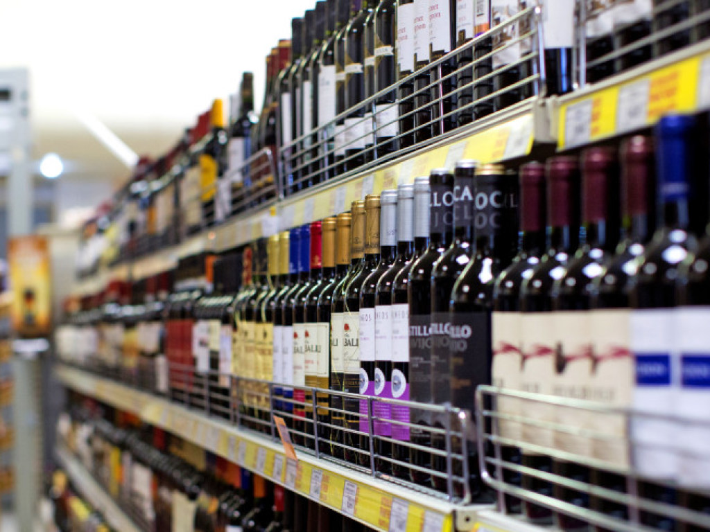 Из-за решения Кабмина по акцизам объем теневого рынка алкоголя превысит 50% &#8212; эксперт