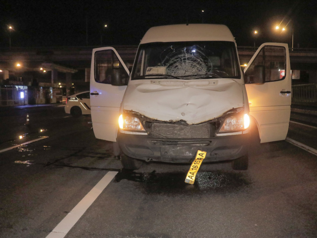 На Столичном шоссе в Киеве Mercedes сбил насмерть женщину (ФОТО, ВИДЕО)