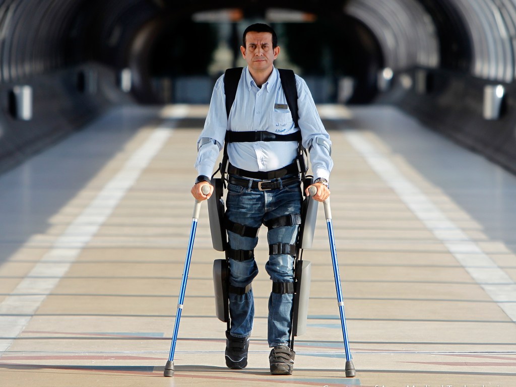 Создана система имплантов, позволяющая парализованным людям снова ходить