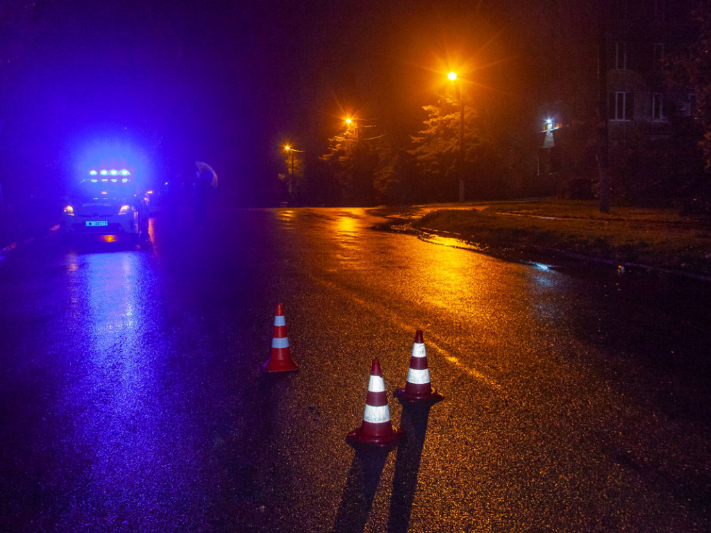 Фура сбила девушку на перекрестке в Приднепровске (ФОТО, ВИДЕО)