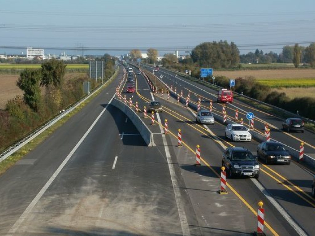 Сужение дорог в Украине не поможет снизить аварийность – эксперт