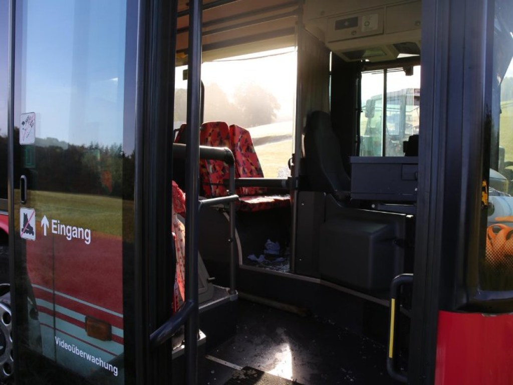 В Германии школьный автобус попал в ДТП: пострадали 12 детей (ФОТО)