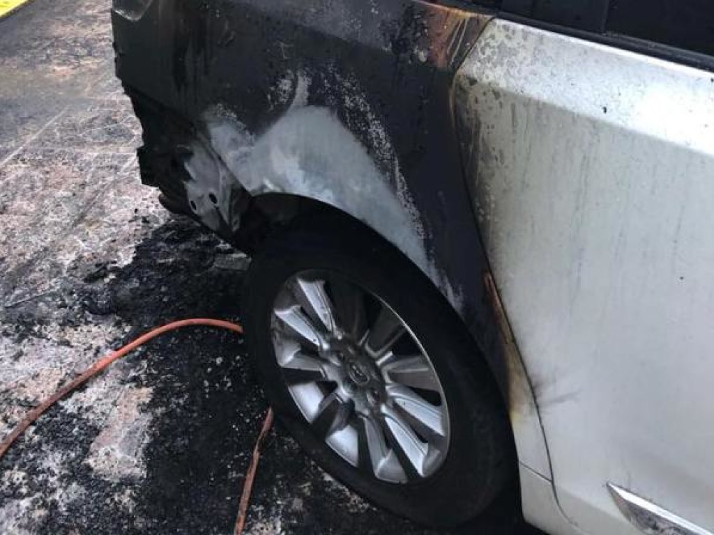 Ночью в Одессе подожгли автомобиль депутата облсовета (ФОТО)