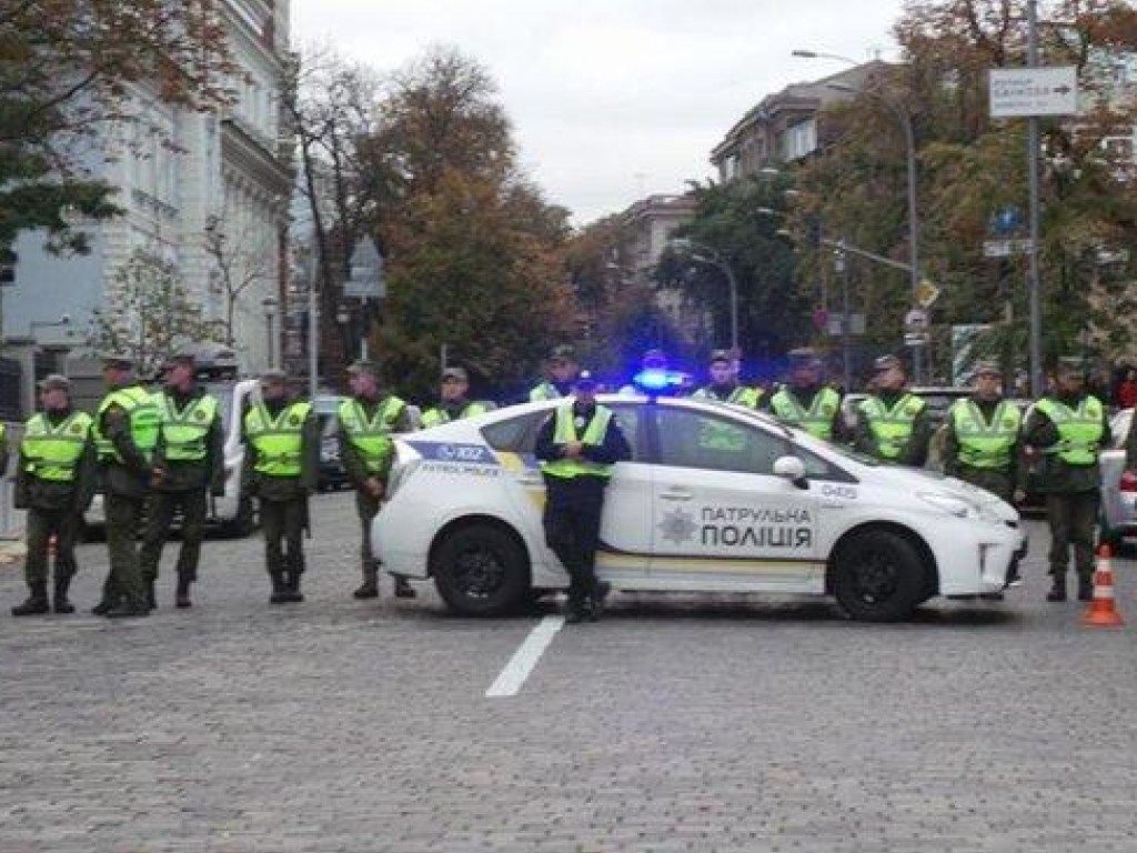 В Киеве проходит акция протеста: полиция перекрывает улицы (ФОТО)