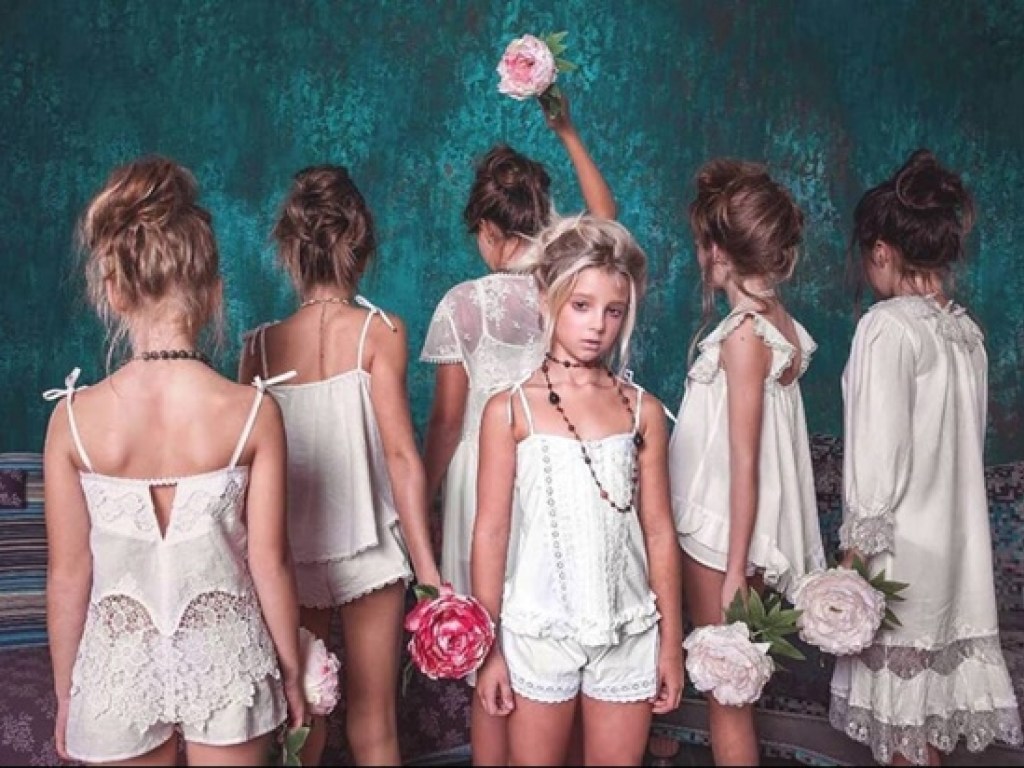 Фотосессия 12-летних девочек в нижнем белье вызвала громкий скандал в Одессе (ФОТО)