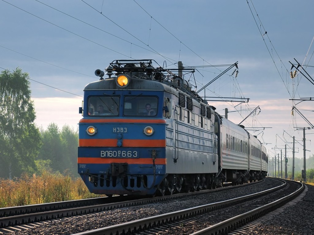 В Киеве заминировали железнодорожные пути, пассажиров поезда эвакуировали (ФОТО)